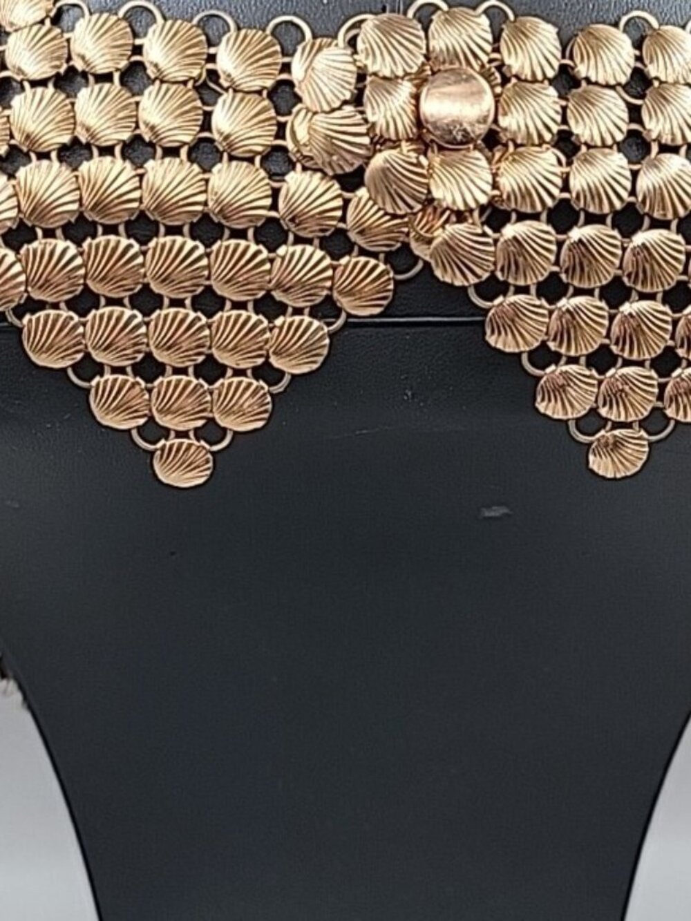 Shell Shaped Mesh Large Bib Shaw Necklace Gold Tone Metal Rare Full Front 1970s - Picture 7 of 9